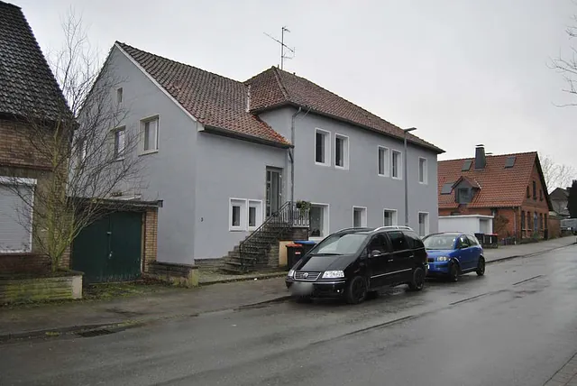 3 Fam. Haus , gut vermietet und teilrenoviert